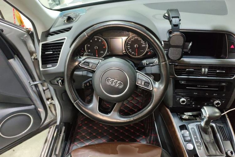 Used Audi Q5 2016 40 TFSI Comfort Model Steering Wheel