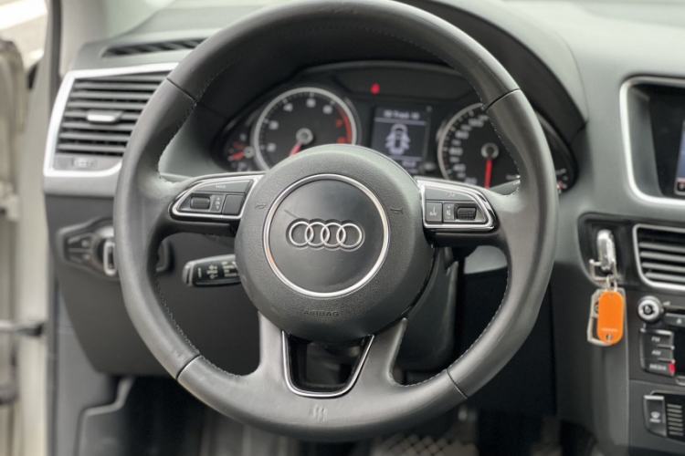 Used Audi Q5 2016 40 TFSI Trendy Edition Steering Wheel
