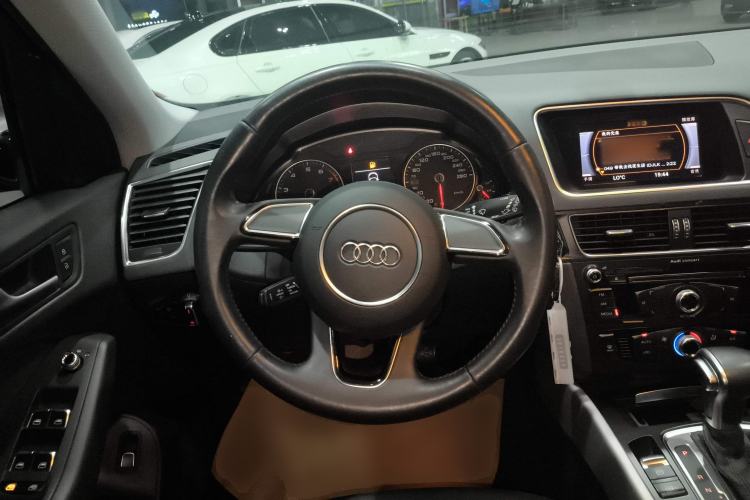 Used Audi Q5 2016 40 TFSI Trendy Edition Steering Wheel