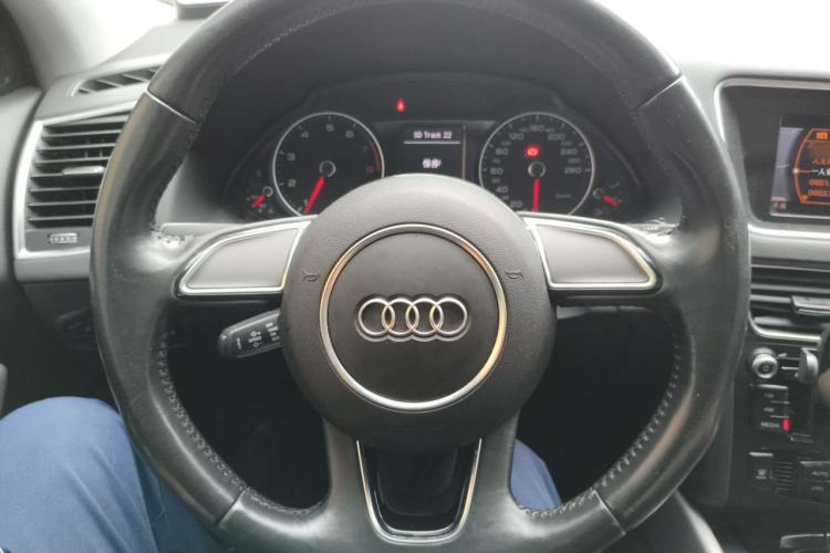 Used Audi Q5 2016 40 TFSI Trendy Edition Steering Wheel