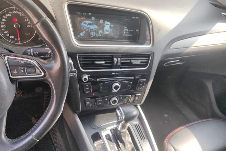 Used Audi Q5 2016 40 TFSI Trendy Edition Audio And AC Panel