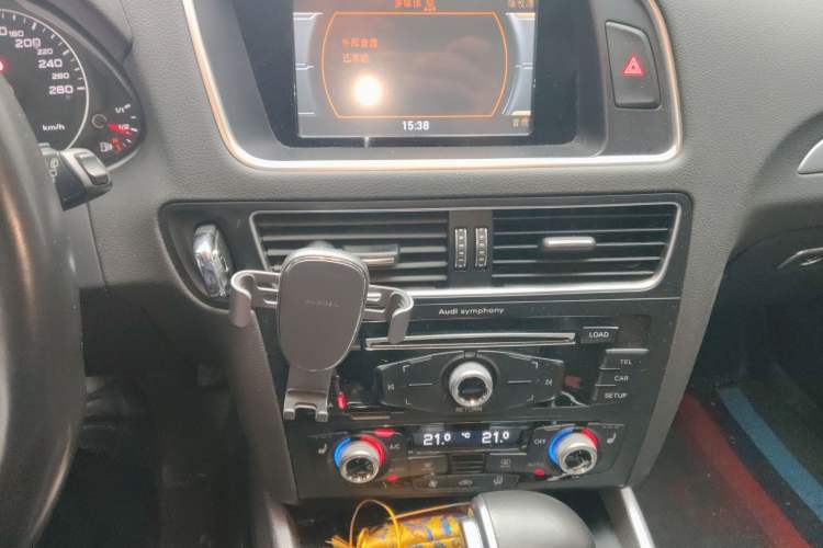 Used Audi Q5 2016 40 TFSI Technology Edition Audio And AC Panel