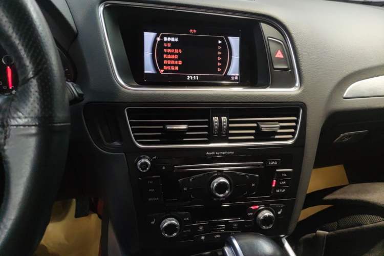 Used Audi Q5 2016 40 TFSI Technology Edition Audio And AC Panel