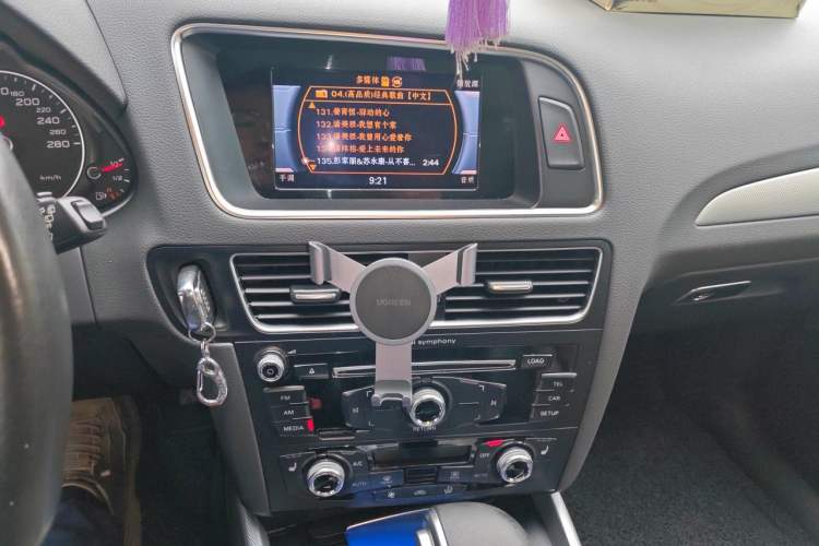 Used Audi Q5 2016 40 TFSI Technology Edition Audio And AC Panel