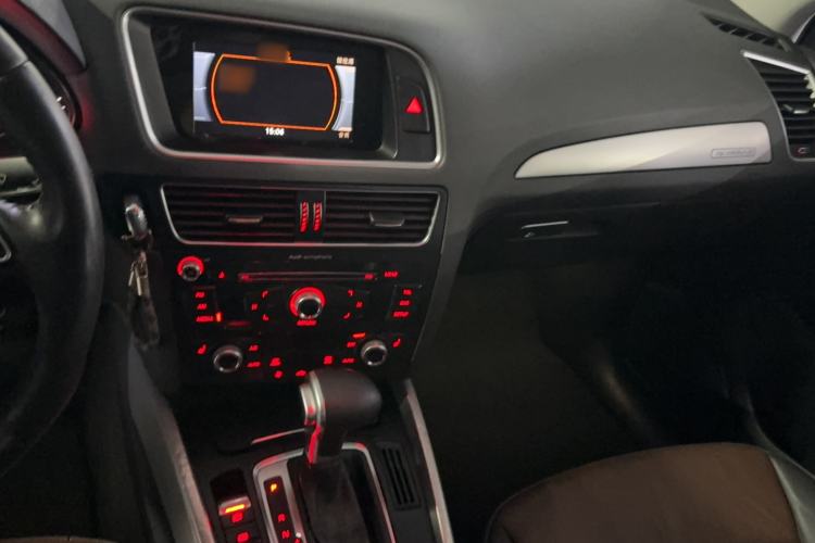 Used Audi Q5 2016 40 TFSI Technology Edition Audio And AC Panel