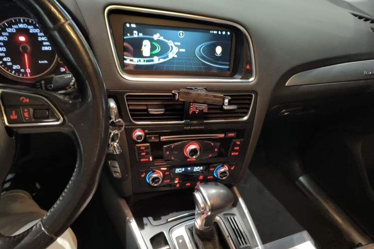 Used Audi Q5 2016 40 TFSI Technology Edition Audio And AC Panel