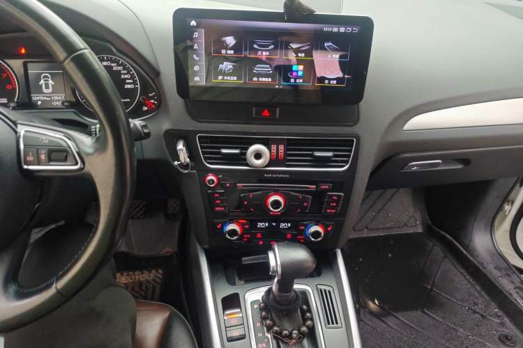 Used Audi Q5 2016 40 TFSI Technology Edition Audio And AC Panel