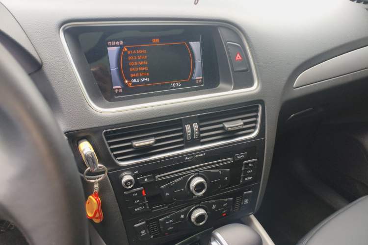 Used Audi Q5 2016 40 TFSI Trendy Edition Audio And AC Panel