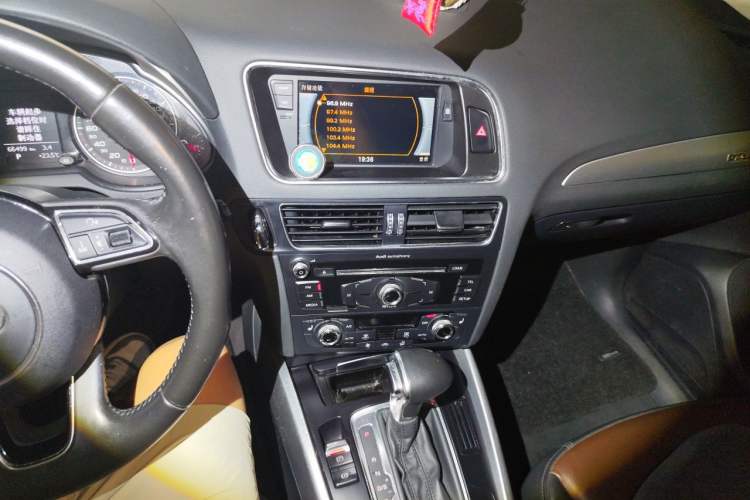 Used Audi Q5 2016 40 TFSI Technology Edition Audio And AC Panel