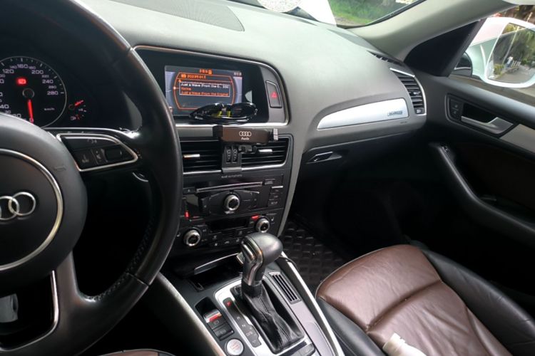 Used Audi Q5 2016 40 TFSI Technology Edition Audio And AC Panel