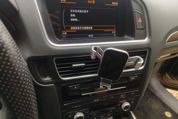 Used Audi Q5 2016 40 TFSI Comfort Model Audio And AC Panel