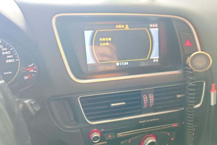 Used Audi Q5 2016 40 TFSI Technology Edition Audio And AC Panel