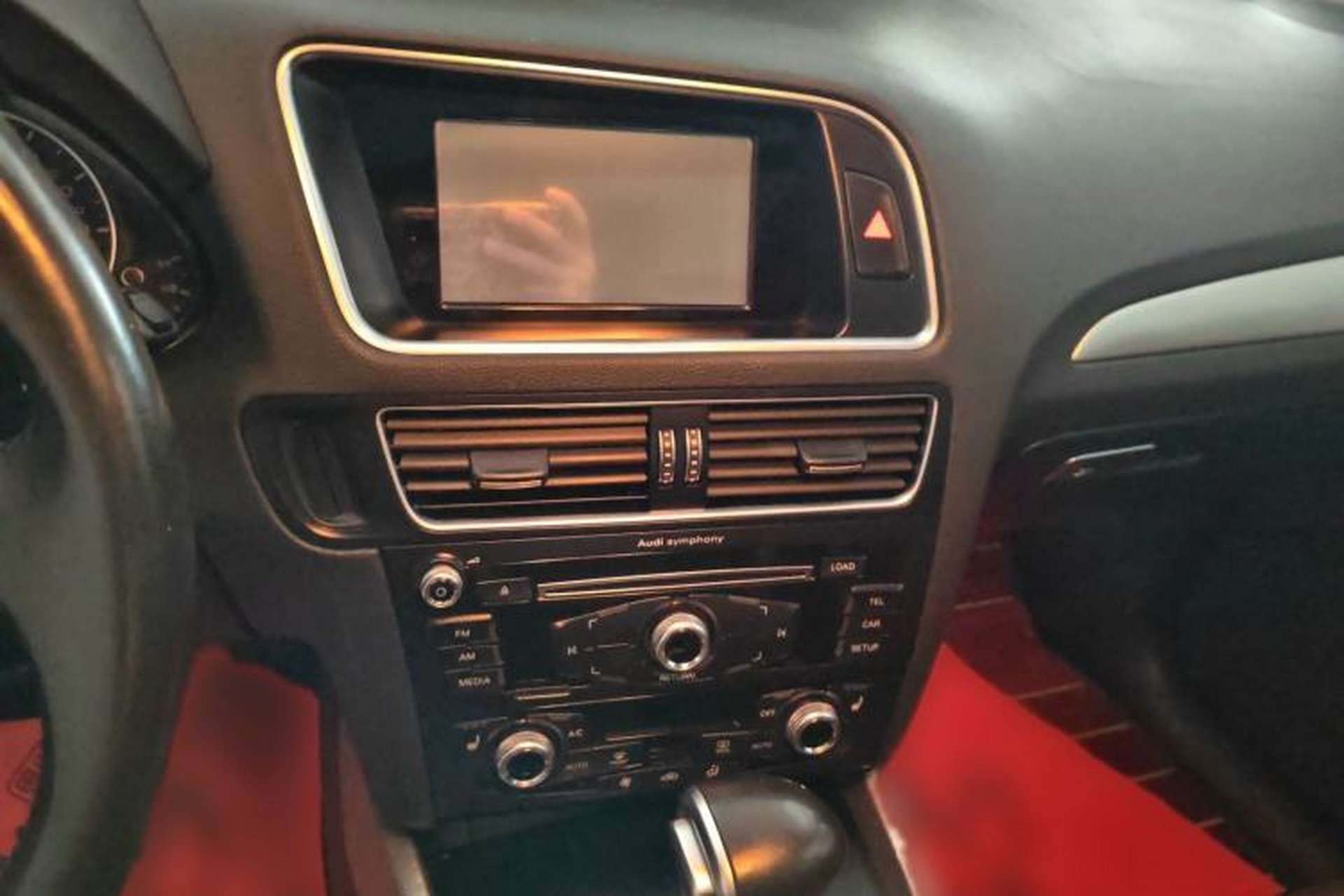 Used Audi Q5 2016 40 TFSI Technology Edition Audio And AC Panel