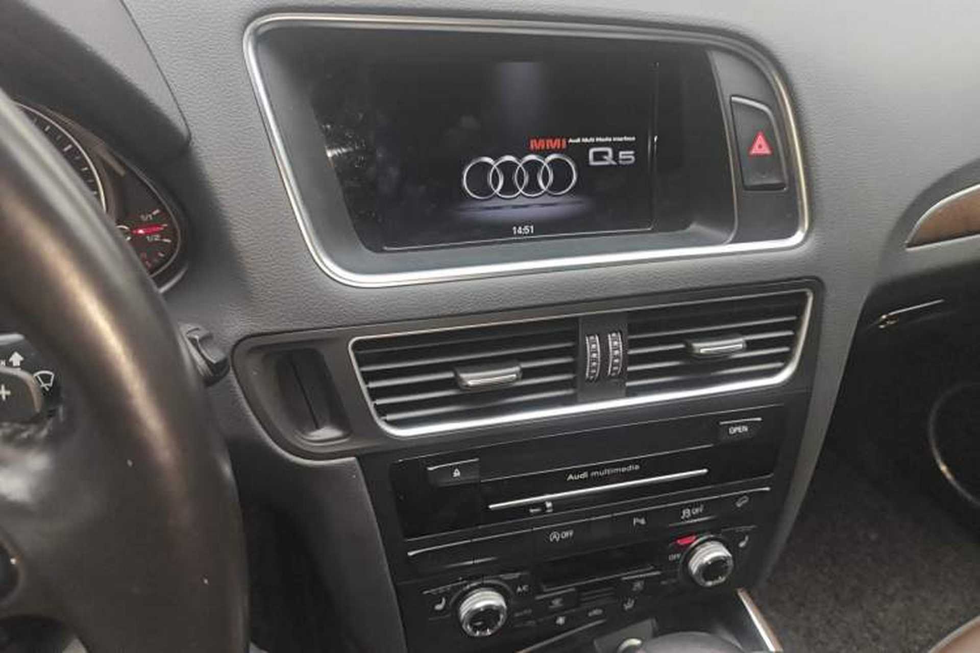 Used Audi Q5 2016 40 TFSI Comfort Model Audio And AC Panel