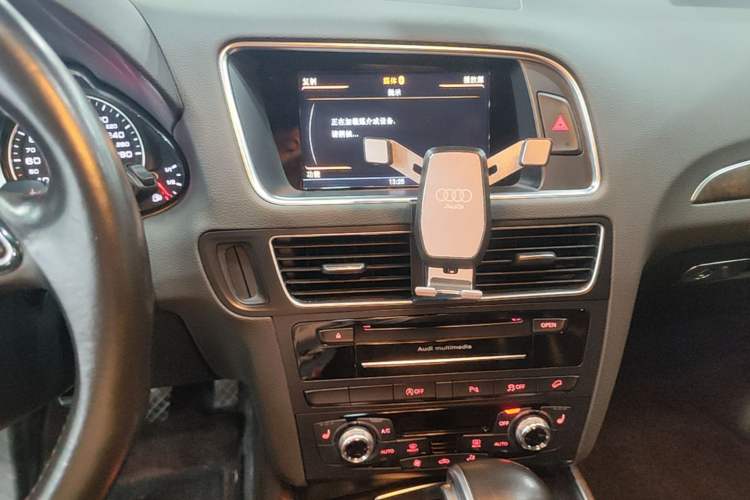 Used Audi Q5 2016 40 TFSI Comfort Model Audio And AC Panel