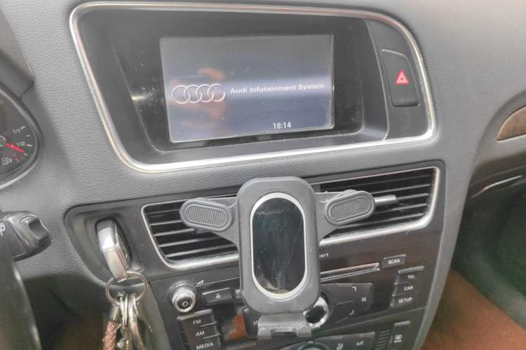 Used Audi Q5 2016 40 TFSI Trendy Edition Audio And AC Panel