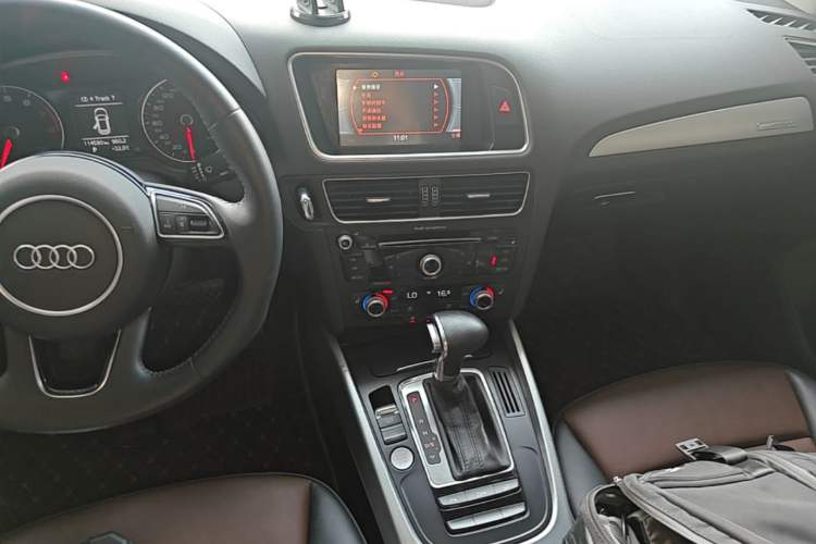 Used Audi Q5 2016 40 TFSI Technology Edition Audio And AC Panel