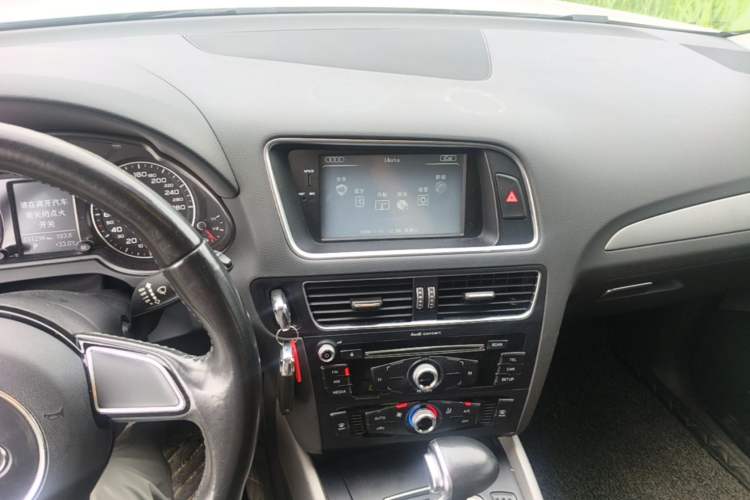 Used Audi Q5 2016 40 TFSI Trendy Edition Audio And AC Panel