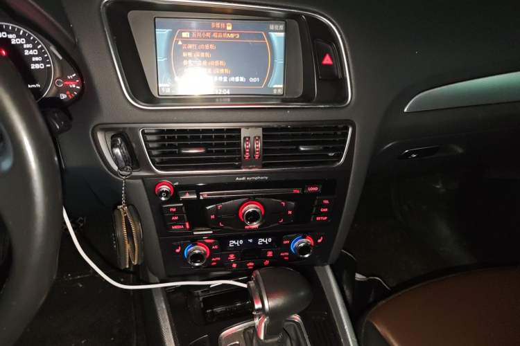Used Audi Q5 2016 40 TFSI Technology Edition Audio And AC Panel