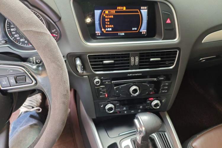 Used Audi Q5 2016 40 TFSI Technology Edition Audio And AC Panel