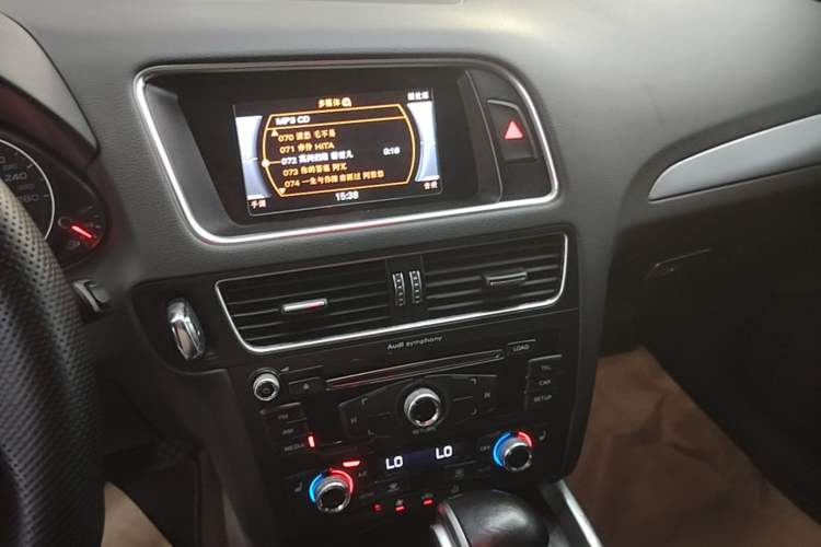 Used Audi Q5 2016 40 TFSI Technology Edition Audio And AC Panel