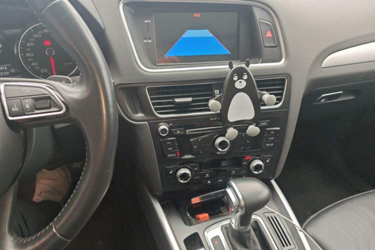 Used Audi Q5 2016 40 TFSI Technology Edition Audio And AC Panel