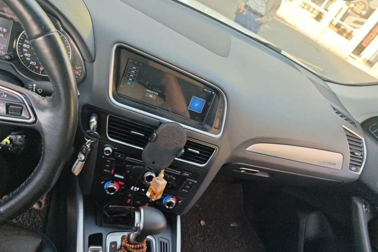 Used Audi Q5 2016 40 TFSI Technology Edition Audio And AC Panel