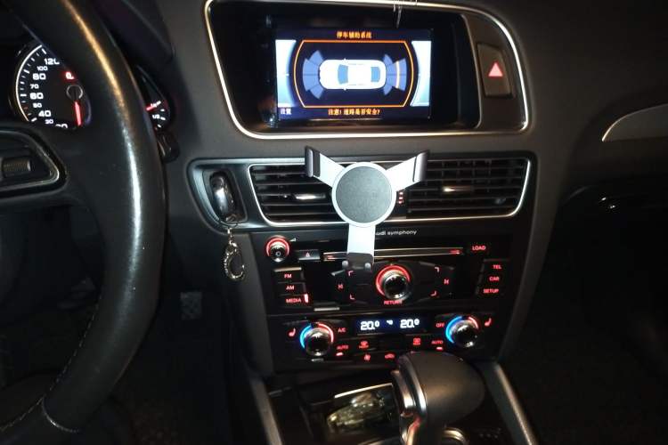 Used Audi Q5 2016 40 TFSI Technology Edition Audio And AC Panel