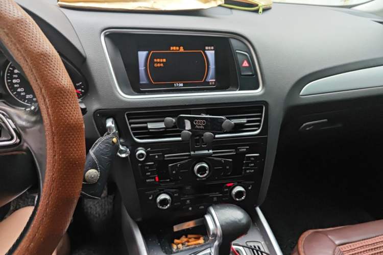 Used Audi Q5 2016 40 TFSI Technology Edition Audio And AC Panel