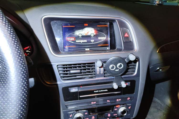 Used Audi Q5 2016 40 TFSI Comfort Model Audio And AC Panel