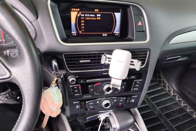 Used Audi Q5 2016 40 TFSI Trendy Edition Audio And AC Panel