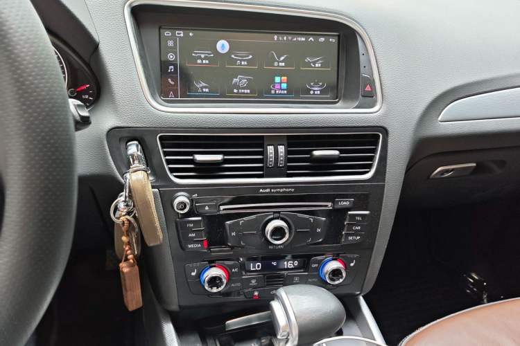Used Audi Q5 2016 40 TFSI Technology Edition Audio And AC Panel