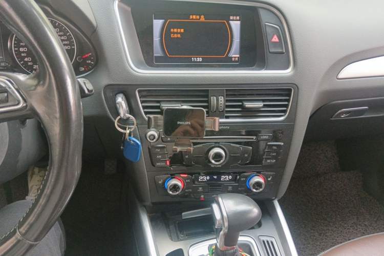 Used Audi Q5 2016 40 TFSI Technology Edition Audio And AC Panel