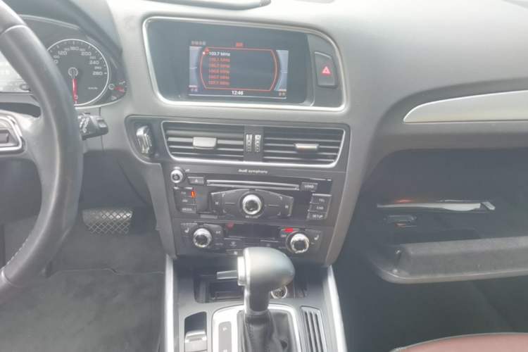 Used Audi Q5 2016 40 TFSI Technology Edition Audio And AC Panel