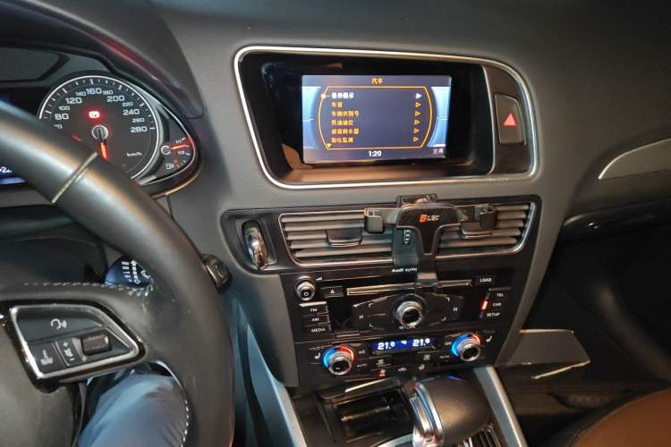 Used Audi Q5 2016 40 TFSI Technology Edition Audio And AC Panel