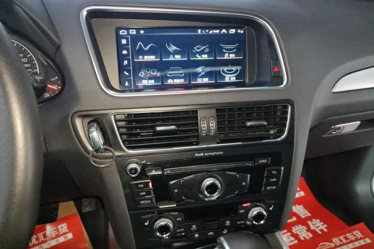 Used Audi Q5 2016 40 TFSI Technology Edition Audio And AC Panel