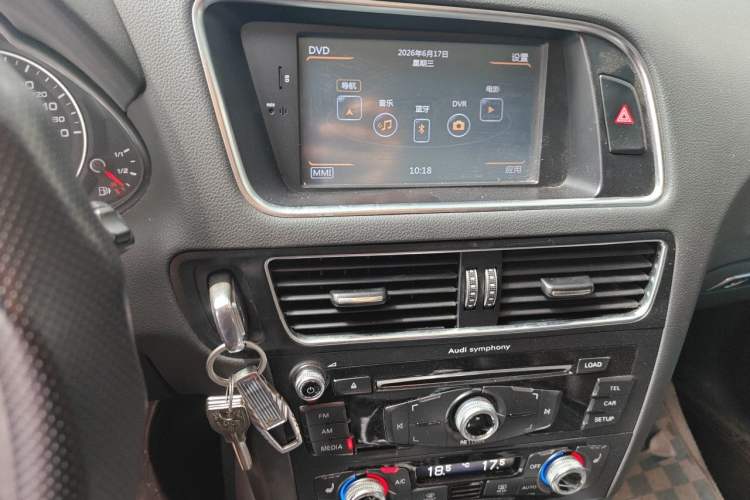 Used Audi Q5 2016 40 TFSI Technology Edition Audio And AC Panel