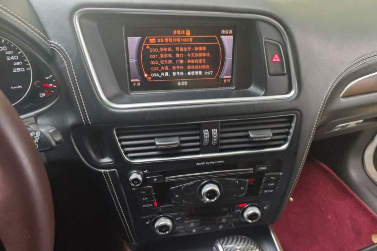 Used Audi Q5 2016 40 TFSI Technology Edition Audio And AC Panel