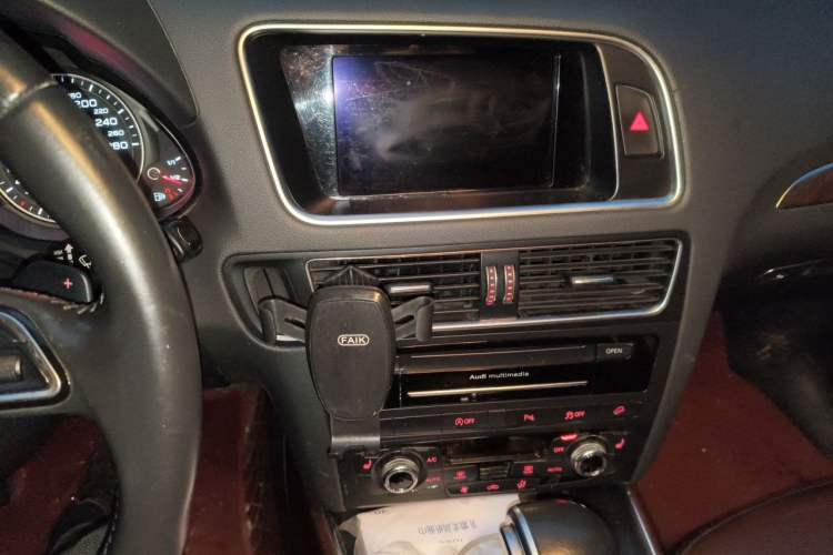 Used Audi Q5 2016 40 TFSI Comfort Model Audio And AC Panel