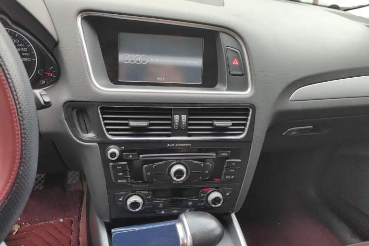 Used Audi Q5 2016 40 TFSI Technology Edition Audio And AC Panel