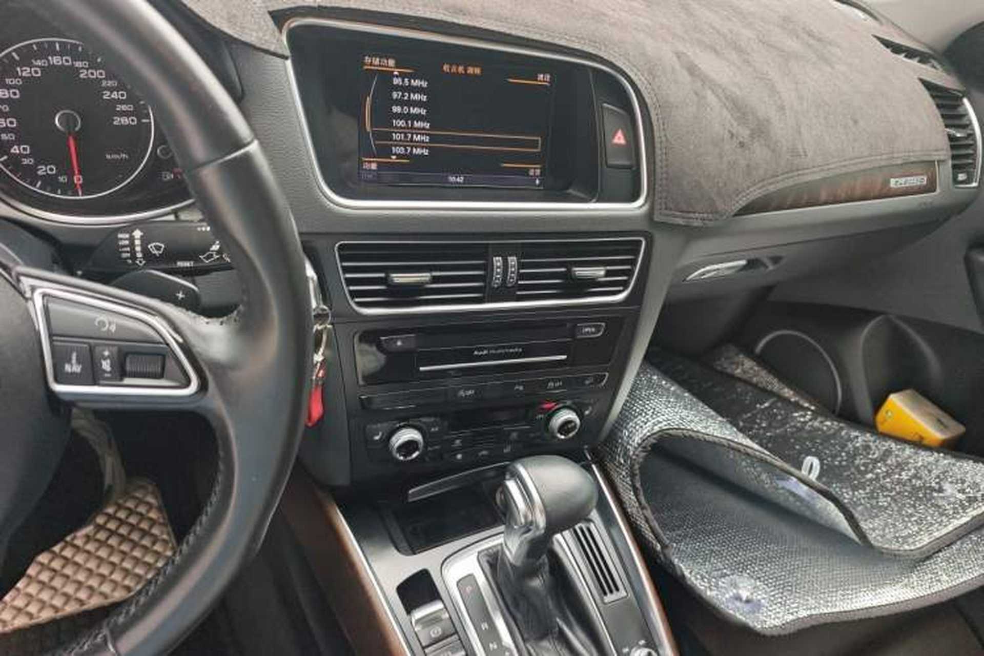 Used Audi Q5 2016 40 TFSI Technology Edition Audio And AC Panel