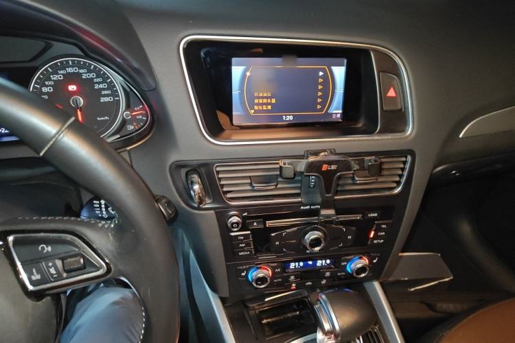 Used Audi Q5 2016 40 TFSI Technology Edition Audio And AC Panel