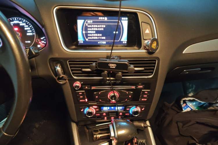 Used Audi Q5 2016 40 TFSI Technology Edition Audio And AC Panel