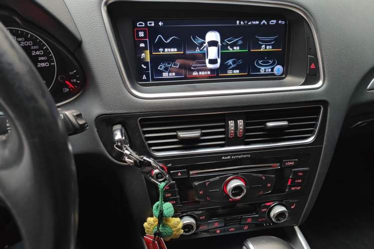 Used Audi Q5 2016 40 TFSI Technology Edition Audio And AC Panel