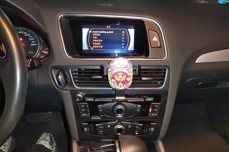 Used Audi Q5 2016 40 TFSI Trendy Edition Audio And AC Panel