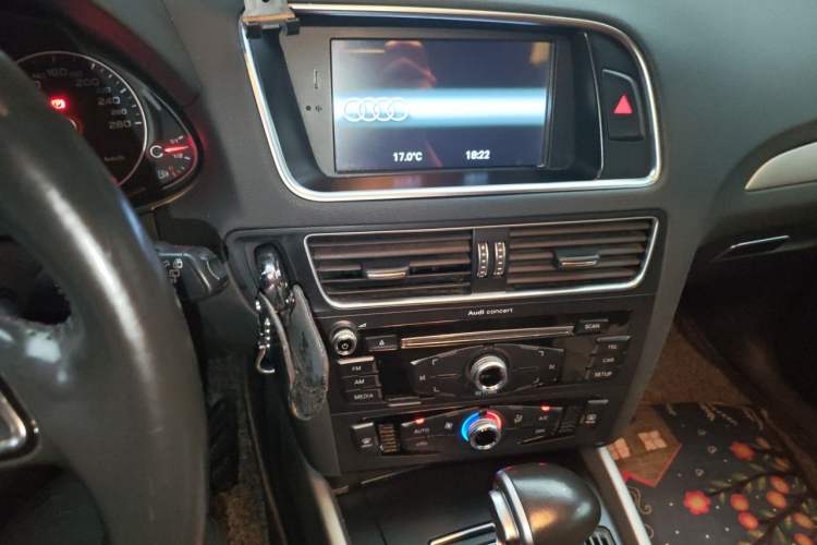 Used Audi Q5 2016 40 TFSI Trendy Edition Audio And AC Panel