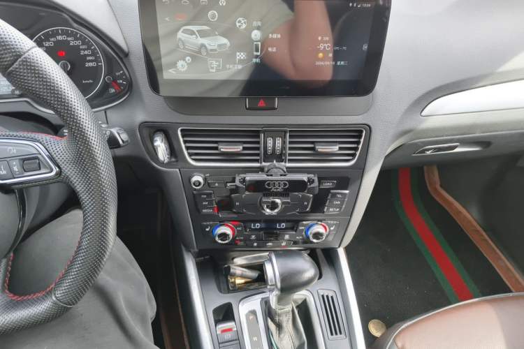 Used Audi Q5 2016 40 TFSI Technology Edition Audio And AC Panel