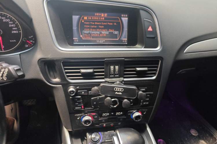 Used Audi Q5 2016 40 TFSI Technology Edition Audio And AC Panel