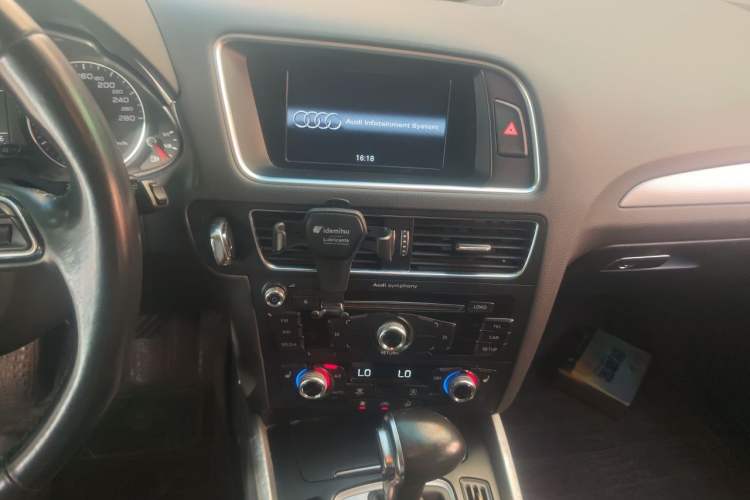 Used Audi Q5 2016 40 TFSI Technology Edition Audio And AC Panel