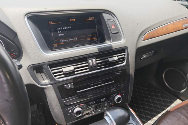 Used Audi Q5 2016 40 TFSI Comfort Model Audio And AC Panel
